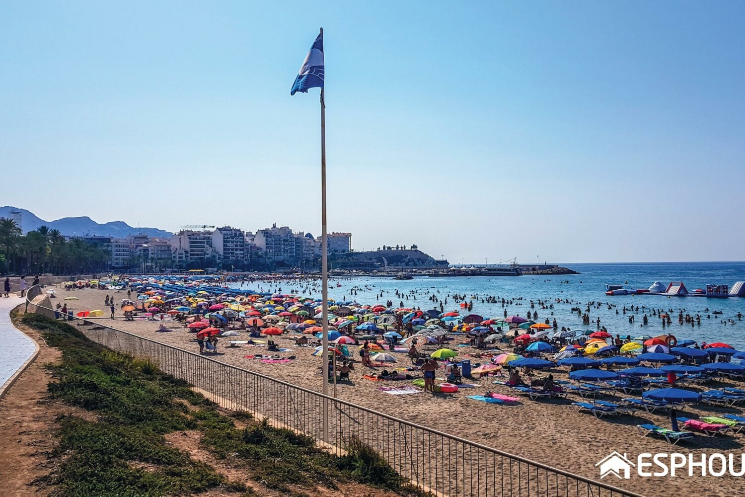 Plus de 600 drapeaux bleus flotteront sur les plages espagnoles d'ici à 2022