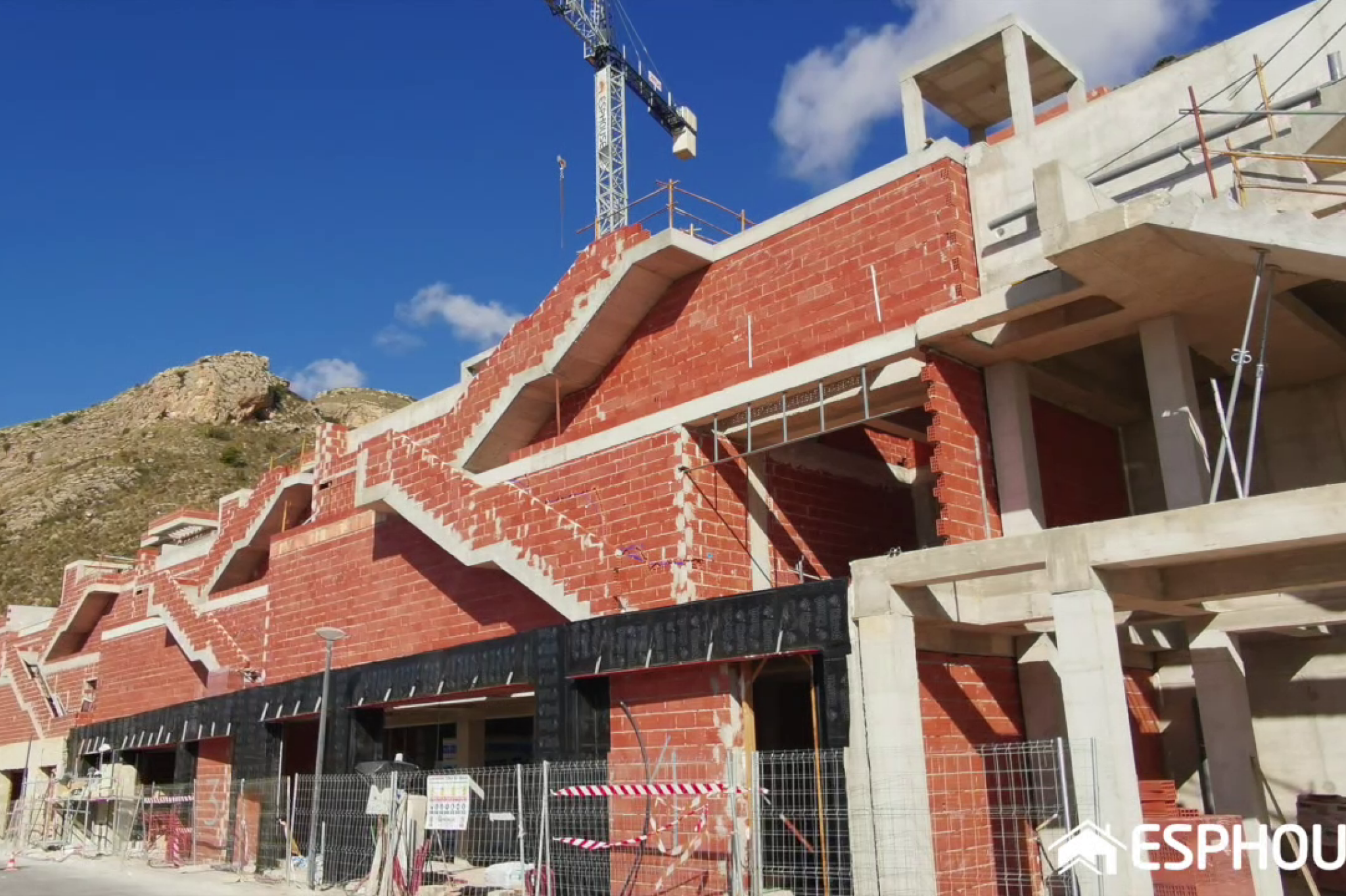 SEAVIEW 3 - Nous progressons dans la construction de ces villas qui offrent les meilleures vues sur la Sierra Cortina.